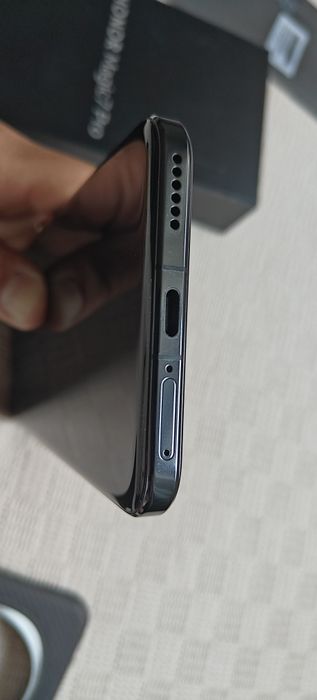 Vând HONOR Magic7 Pro 512GB / 12GB RAM, varianta Black. Încă în garanție la Altex