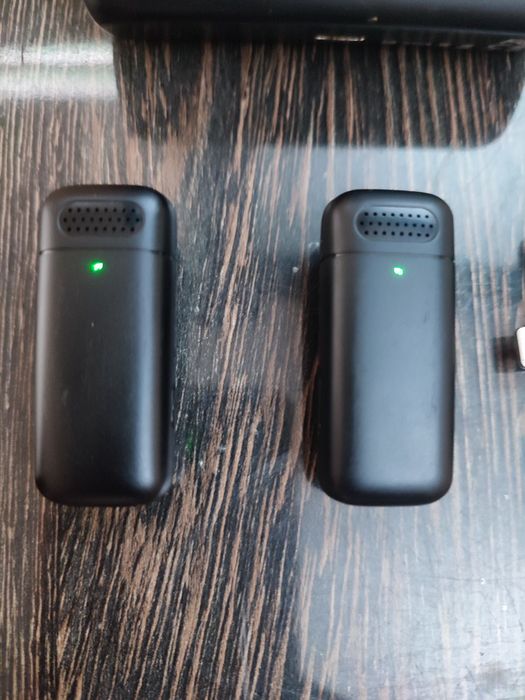 Без проводной микрофон, качественный  звука прёмност.