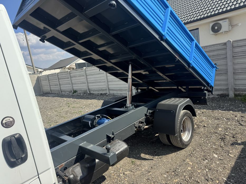 Iveco 30c15 basculabil pe 3 parti