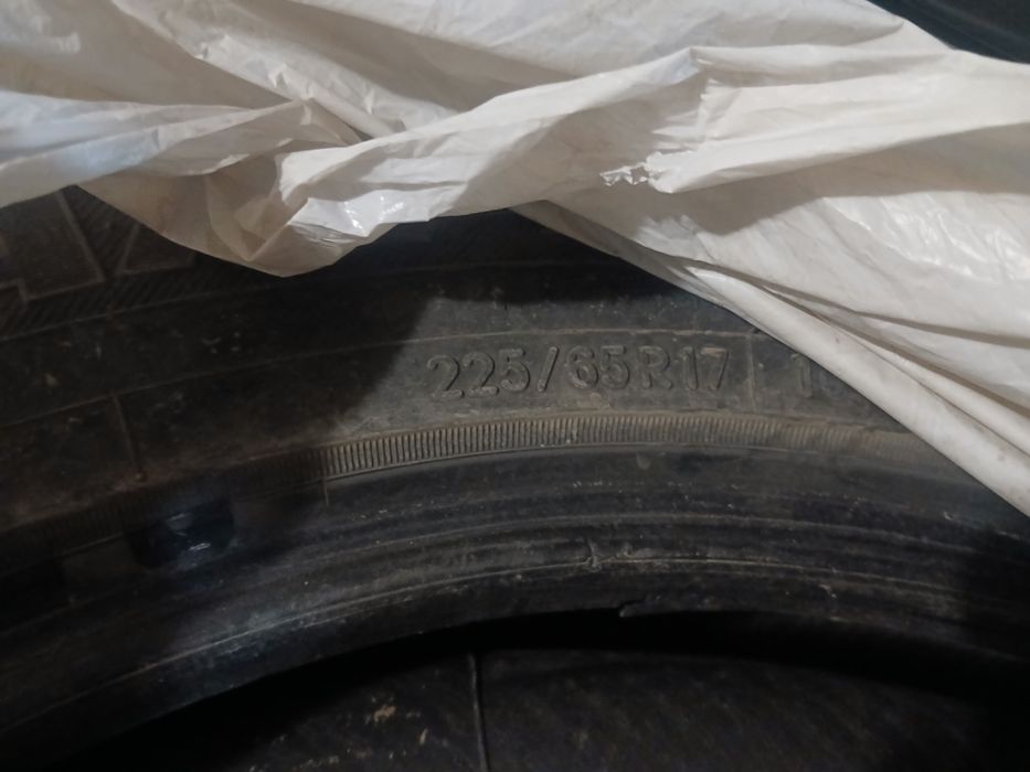 Продам Зимние шины 225×65×17