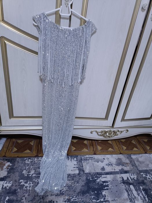 Срочно со скидкой Продаю вечернее платье