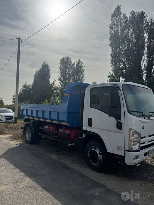 Isuzu Samasval 2011