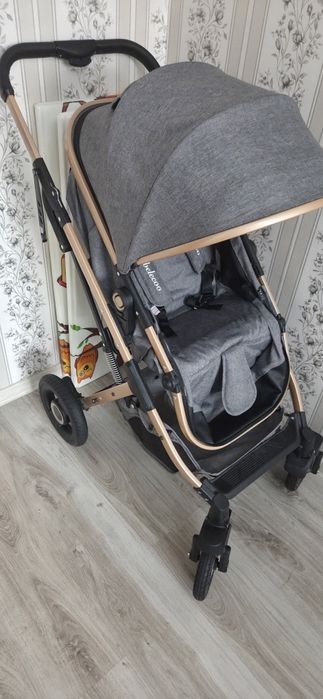 Продам коляску новая