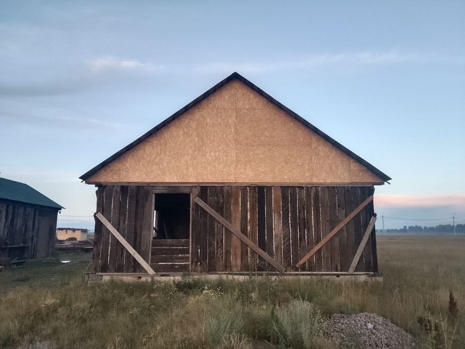 Продам недостроенный дом с времянкой