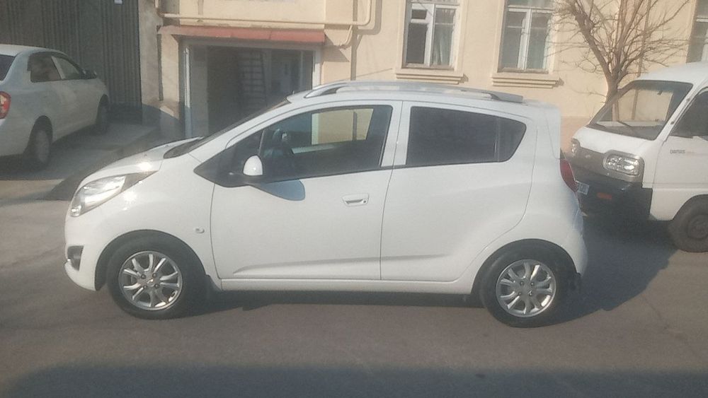 Sotiladi Spark avtomat zòr holatda