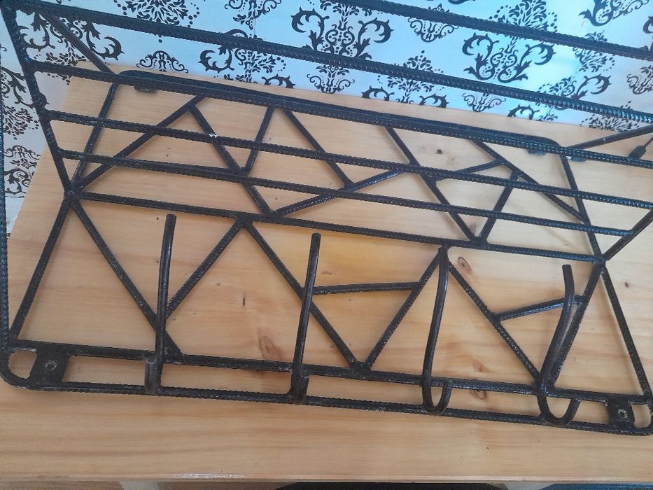 Cuier metalic facut manual