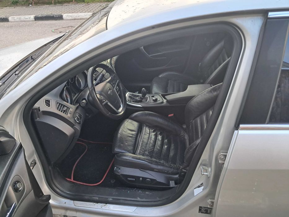 Masina auto opel insignia