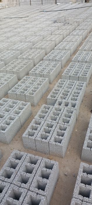 Vând bolțari beton