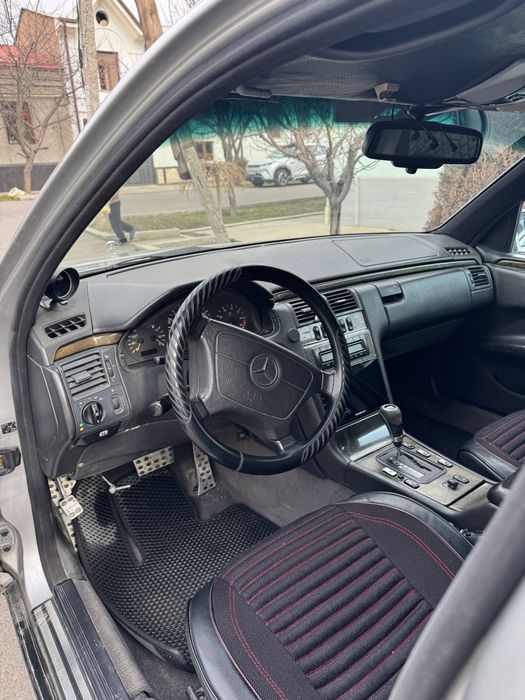 Срочна сотилади Мерседес w210