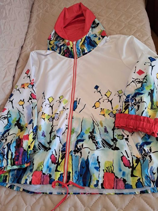 Дамско ЯКЕ – ветровка, размер 3XL, в свежи, слънчеви цветове.