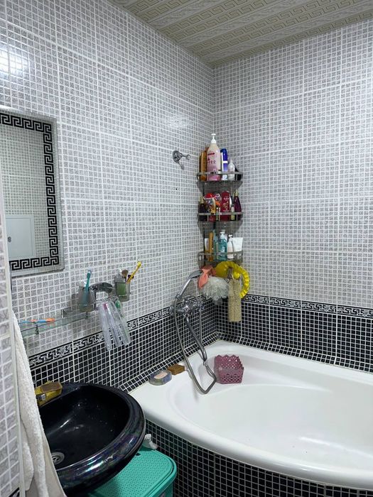 Sergili 8 mavzeda yol yuzida 3 xonali kvartira sotiladi 1-etaj

1) Ман