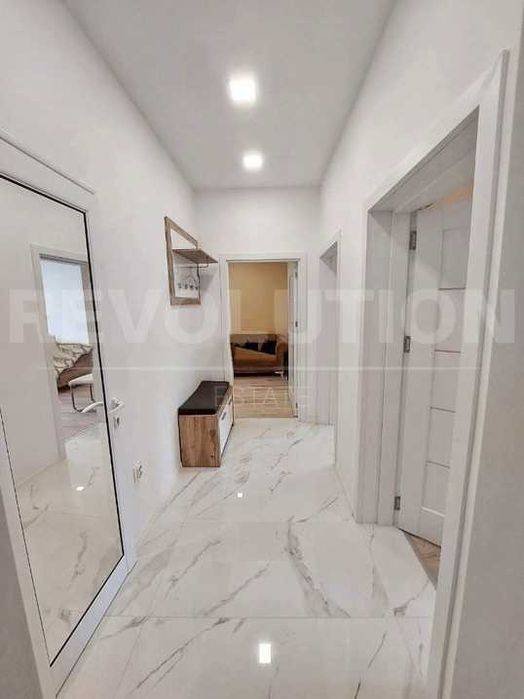 ЛУКСОЗЕН ТРИСТАЕН апартамент в района на Центъра!