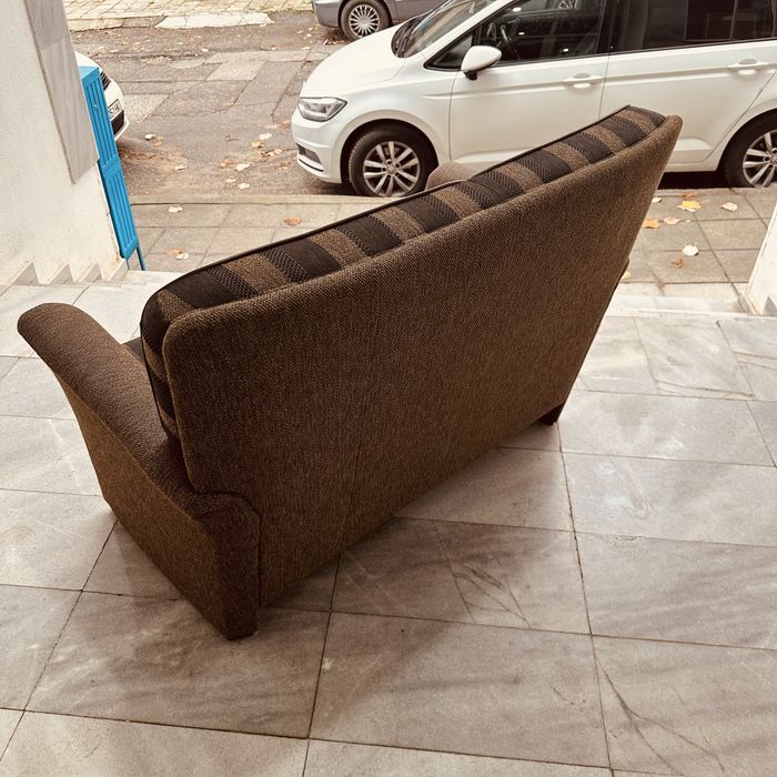 Холандски двуместен диван – вълнена дамаска, отлично състояние