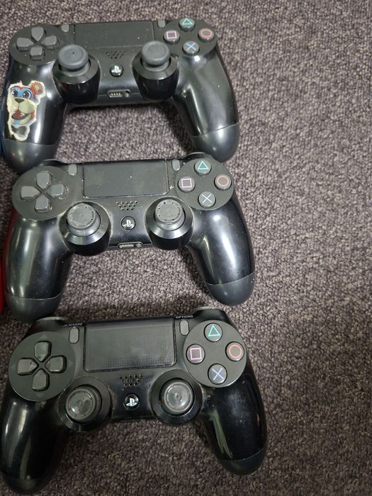 Vand manete ps4 de piese