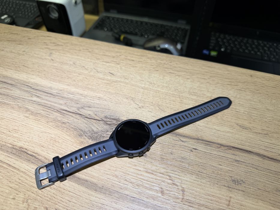 Смарт-часы Garmin Forerunner 165, черный, 1680/А10