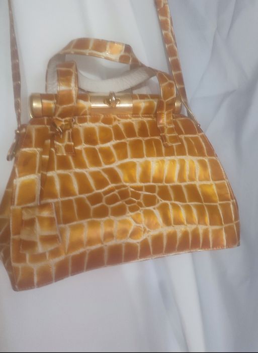 Poșetă piele marca Stuart Weitzmann