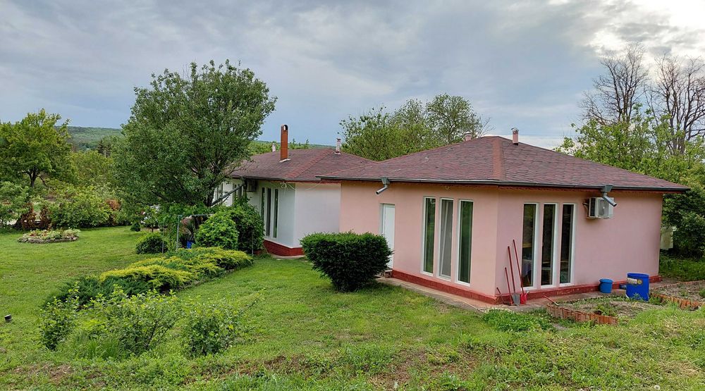 Имот с.Одринци - 2 къщи и парцел 1400 кв