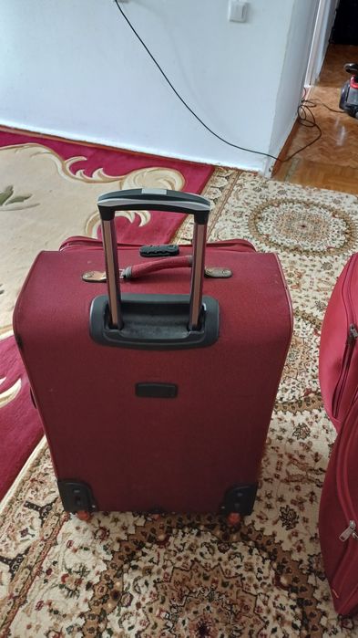 Продам 2 чемодана