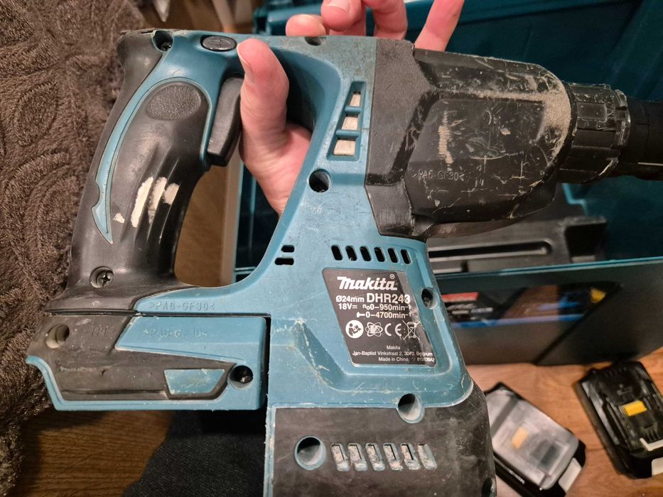 Макита акумулаторен безчетков перфоратор 18V Makita DHR243 с куфар Макпак 4 Makpac 4