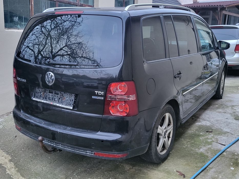Touran 7 locuri Anul 2010 1.9 tdi 105cp 6 viteze Carlig Jante