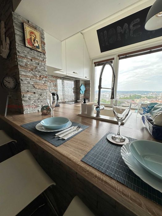 Дава се под наем Двустаен апартамент в Варна, Цветен квартал - 60 кв.м за 561 € - Снимка #2