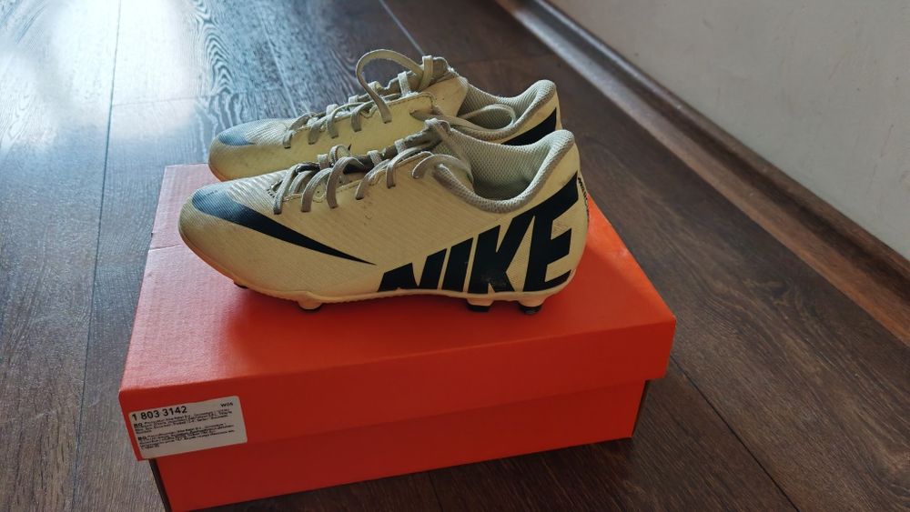 Футболни бутони Nike