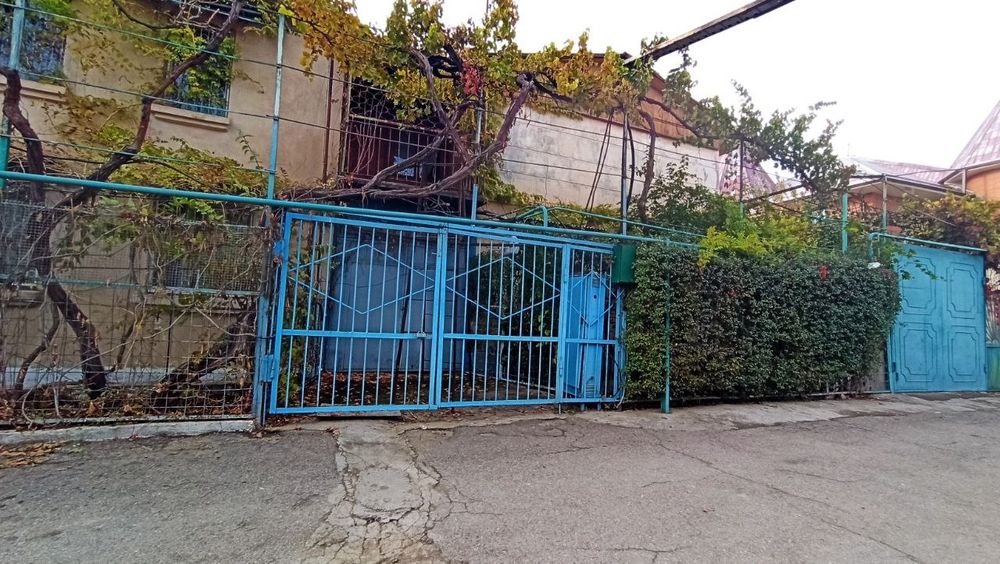 Продаётся участок земли 12 соток в Зангиотинском районе с двумя домами