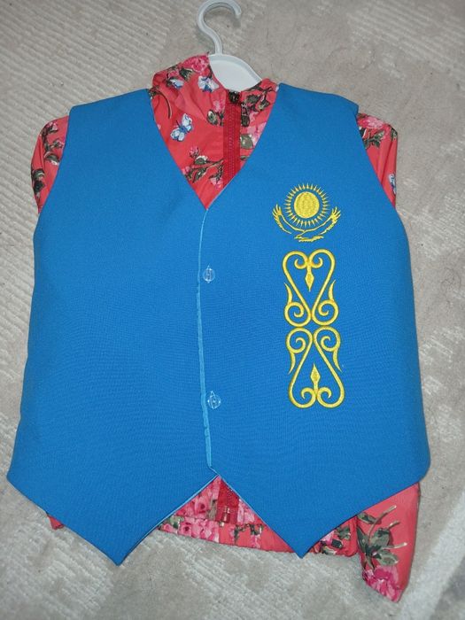 Пюнациональная жилетка детская размер 34