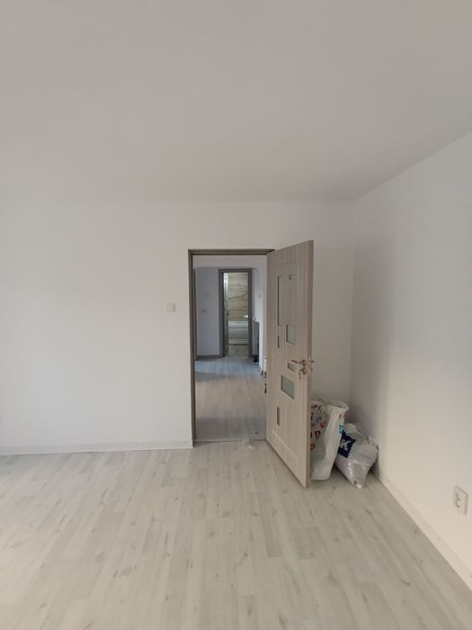 2 camere renovat, balcon mare, etaj 2