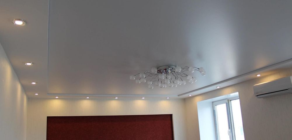 Опънати тавани в хол, спалня, баня, коридор и офиси
