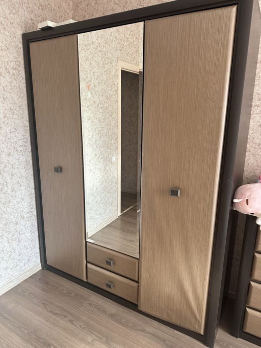 Продам спальный гарнитур