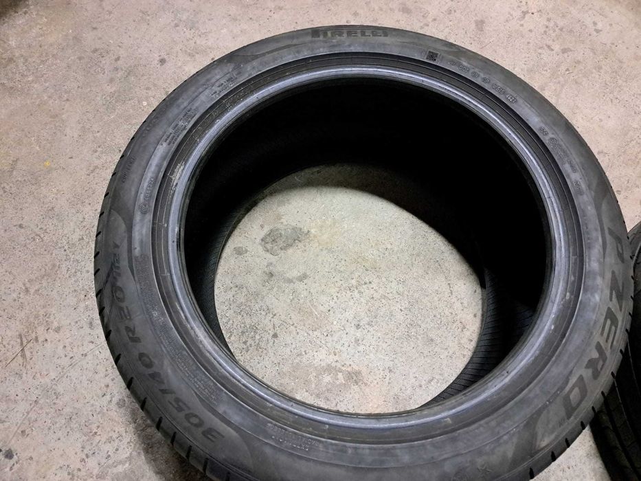 2 anvelope 305/40 R20 Pirelli RFT