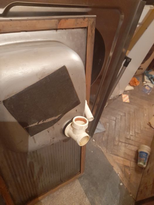 Мивки:неръждавейка хромникел Krupp Nirosta,лява ш.1м/60см и дясна 1/50