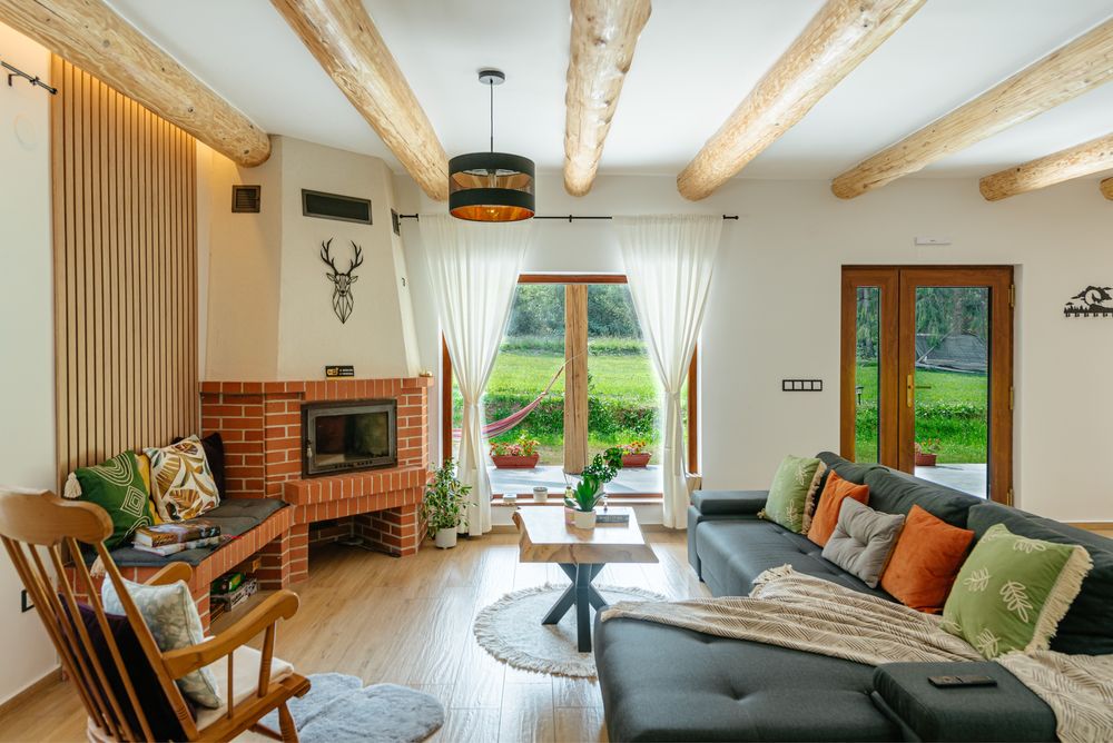 Cazare (CABANA NATURA TOPLIȚA) lângă pârtia de schi 900m de bază