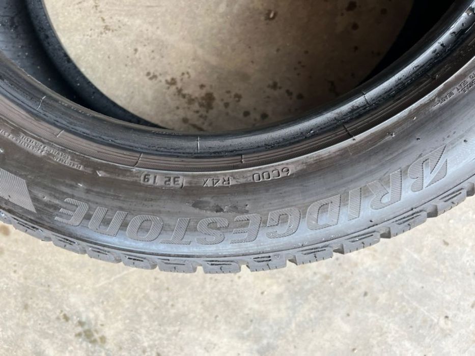 vând 4 anvelope 225/55/18 bridgestone de iarnă ca noi