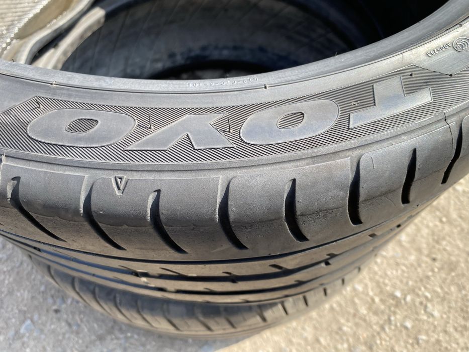 Шины 225/40/18 пара бу TOYO