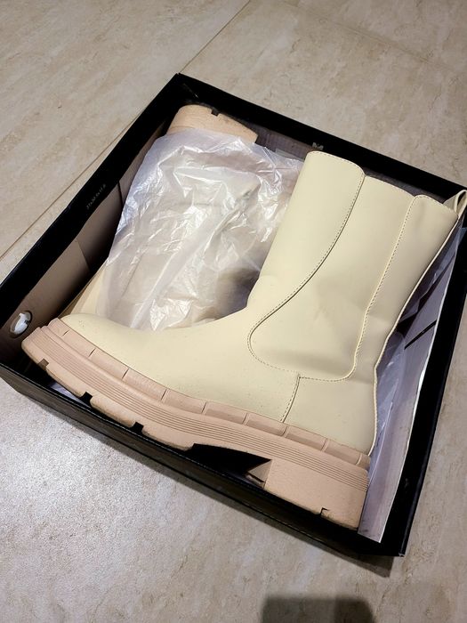 Дамски боти светло бежави