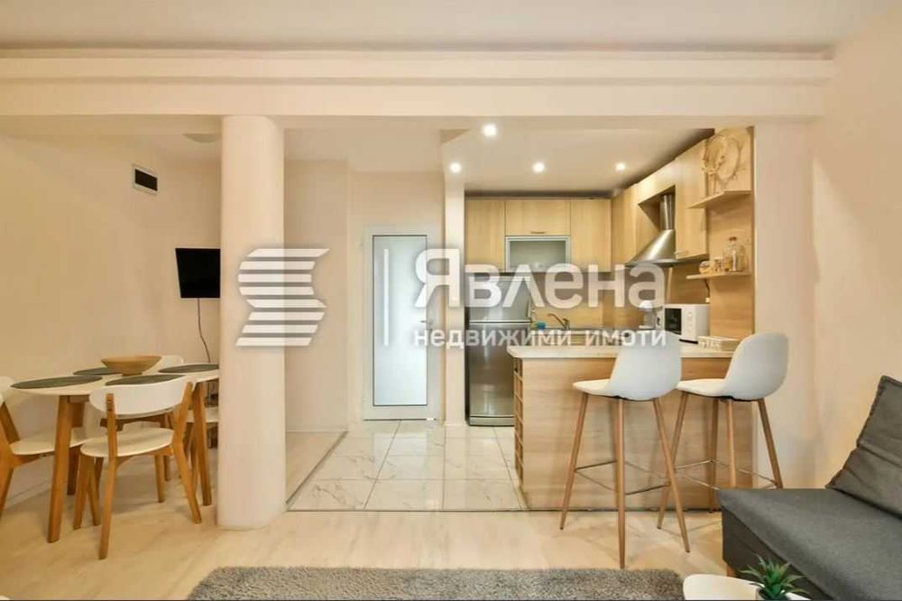 Продава се Двустаен апартамент в Варна, Център - 72 кв.м за 2487 €/кв.м - Снимка #1