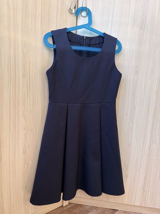 Продам школьную форму для девочки