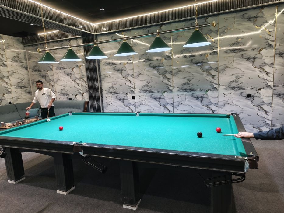 Бильярдный стол сотилади