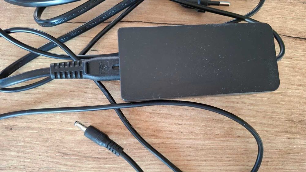 Зарядно за лаптоп - 12V