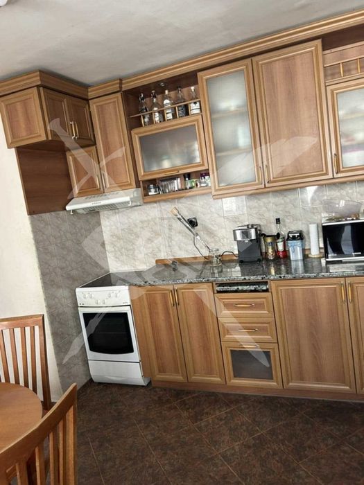 Дава се под наем Тристаен апартамент в Варна, Цветен квартал - 68 кв.м за 350 € - Снимка #1