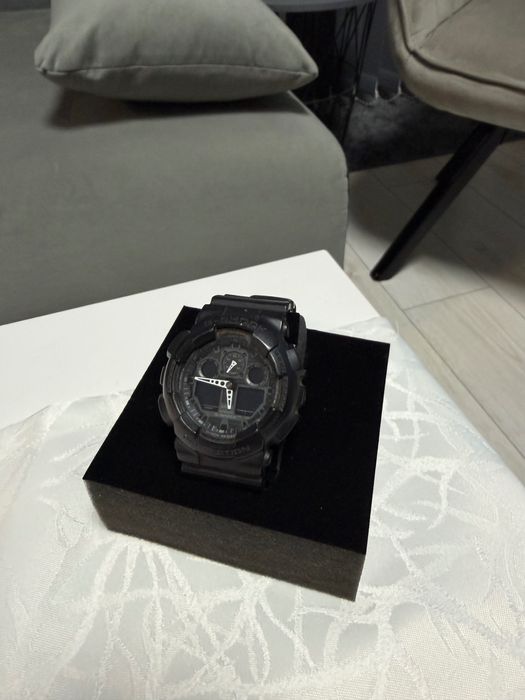 Продавам 5 броя часовници всеки с различна цена