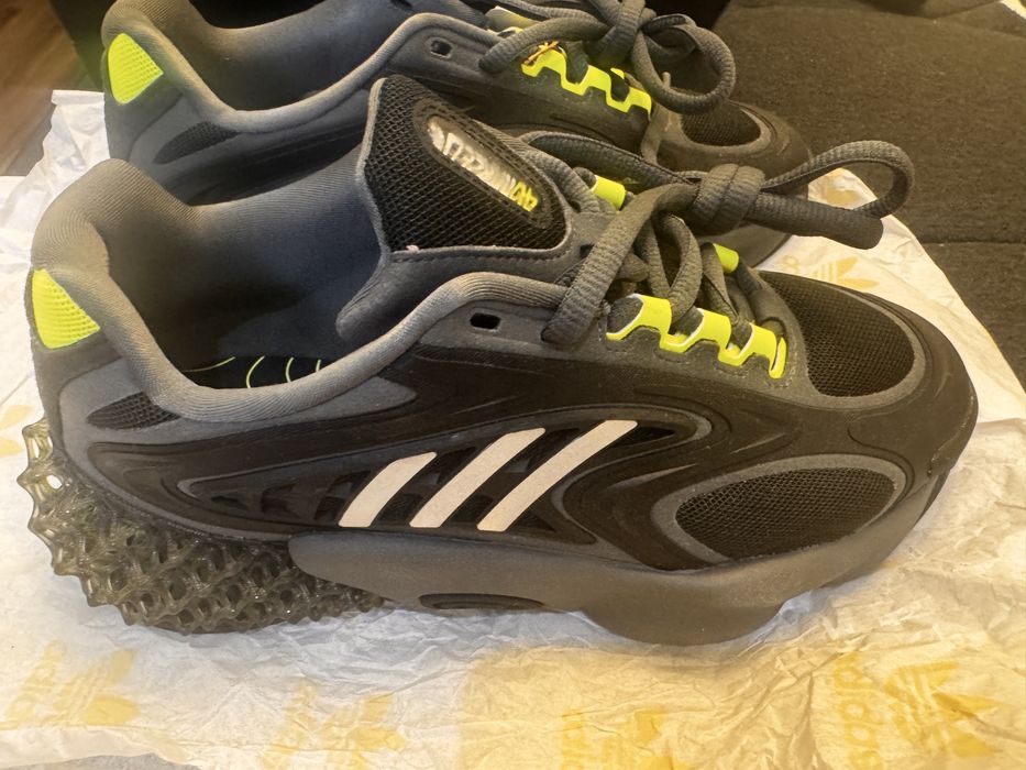 Кроссовки Адидас оригинал.