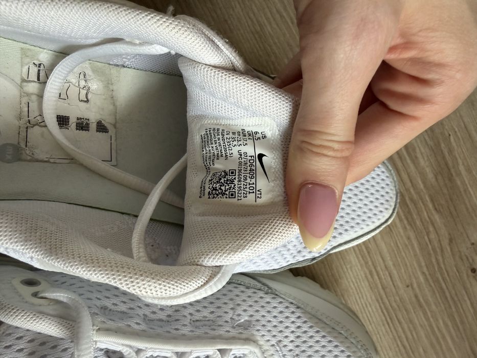 Бели маратонки Nike