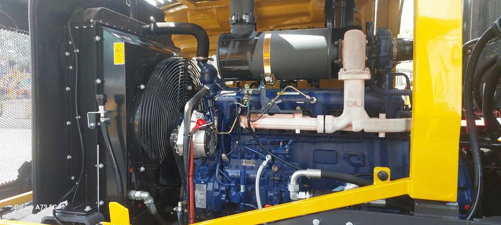 На складе !  Сотилади Погрузчик  2,1  кубовый XCMG XC938 рыч дл стрел