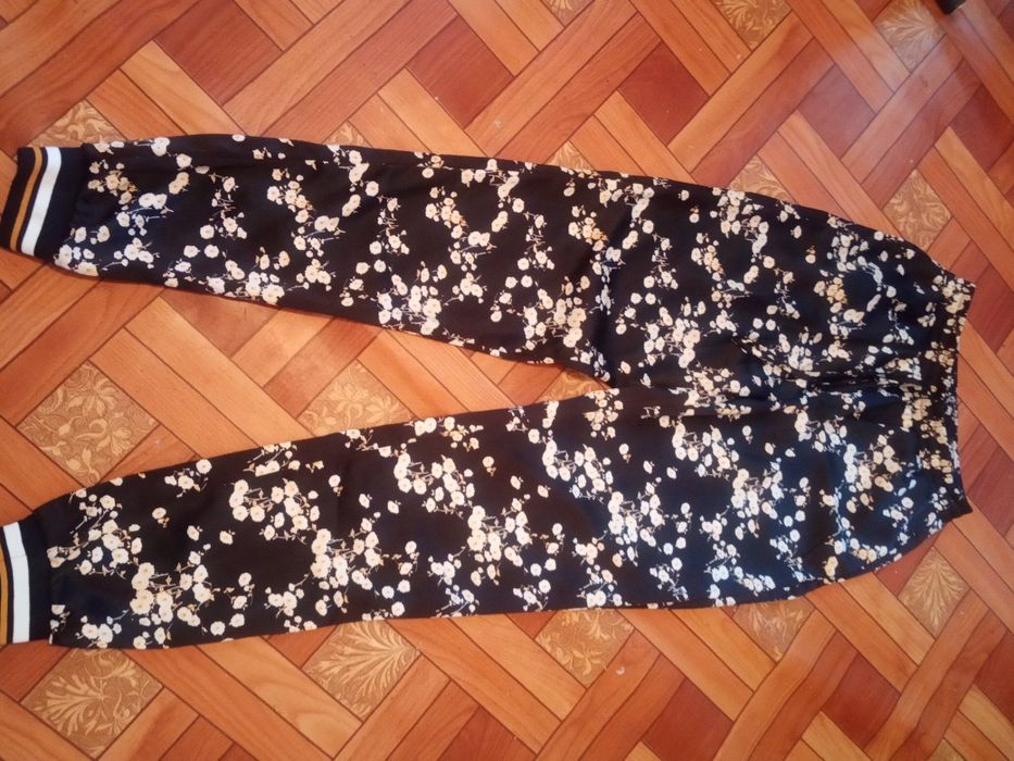 Продам женские штаны .