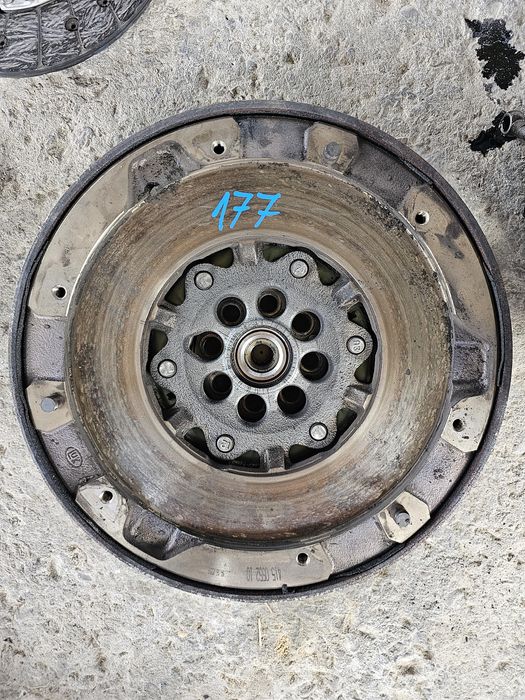 Маховик със съединител бмв 177кс n47d20c н47д20ц bmw феродов диск