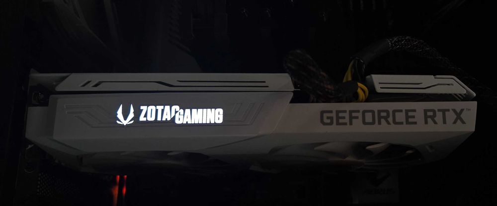 Placă Video ZOTAC Gaming RTX 3060 12GB GDDR6 – Ediție Albă (Impecabilă)