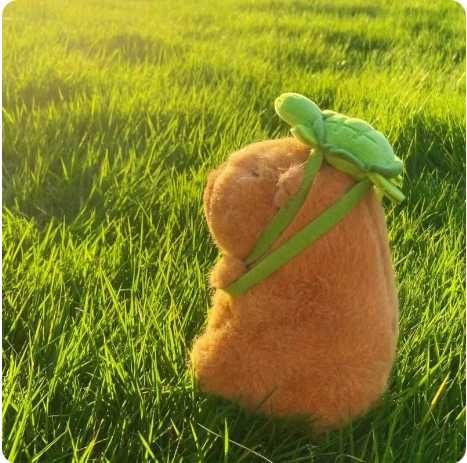 Плюшена играчка Капибара с раничка Костенурка, 30см